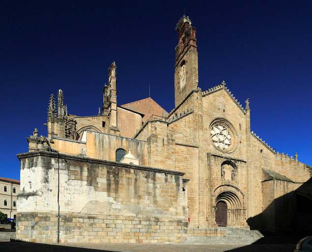 Artisplendore amplía sus servicios turísticos y culturales en la catedral de Plasencia