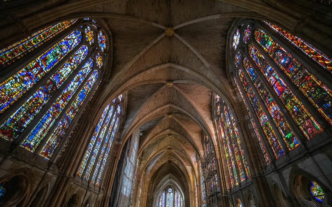 El gótico y la importancia de la luz: El caso de las vidrieras en la catedral de León