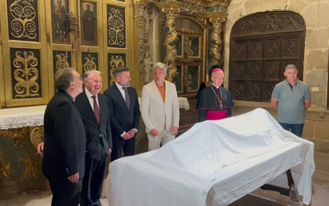 Un emotivo acto inaugura la esperada ostensión de The Mystery Man en la catedral de Sigüenza